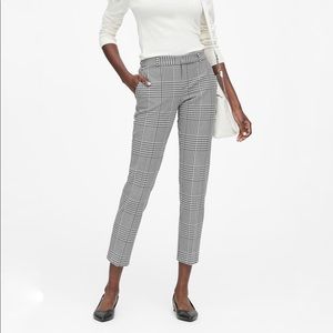 Avery Straight-Fit Plaid Ankle Pant in Houndstooth | Size 8